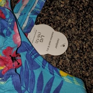 Island themed outfits